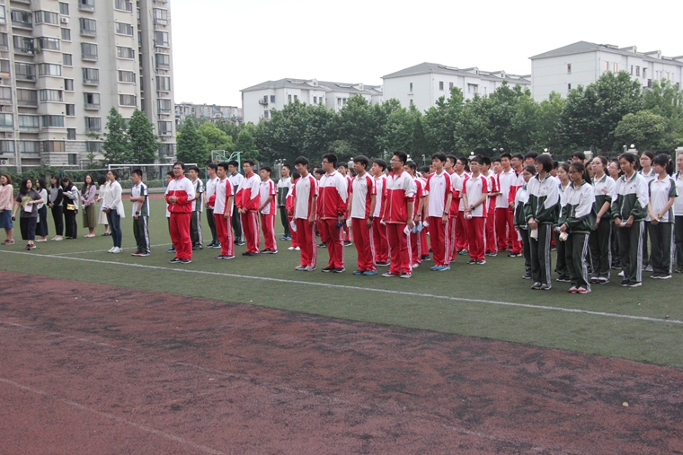 （2018年5月31日傍晚），曹杨中学开展了住宿生消防疏散演练活动.JPG