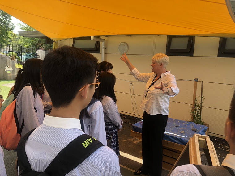 参观小学部3.jpg
